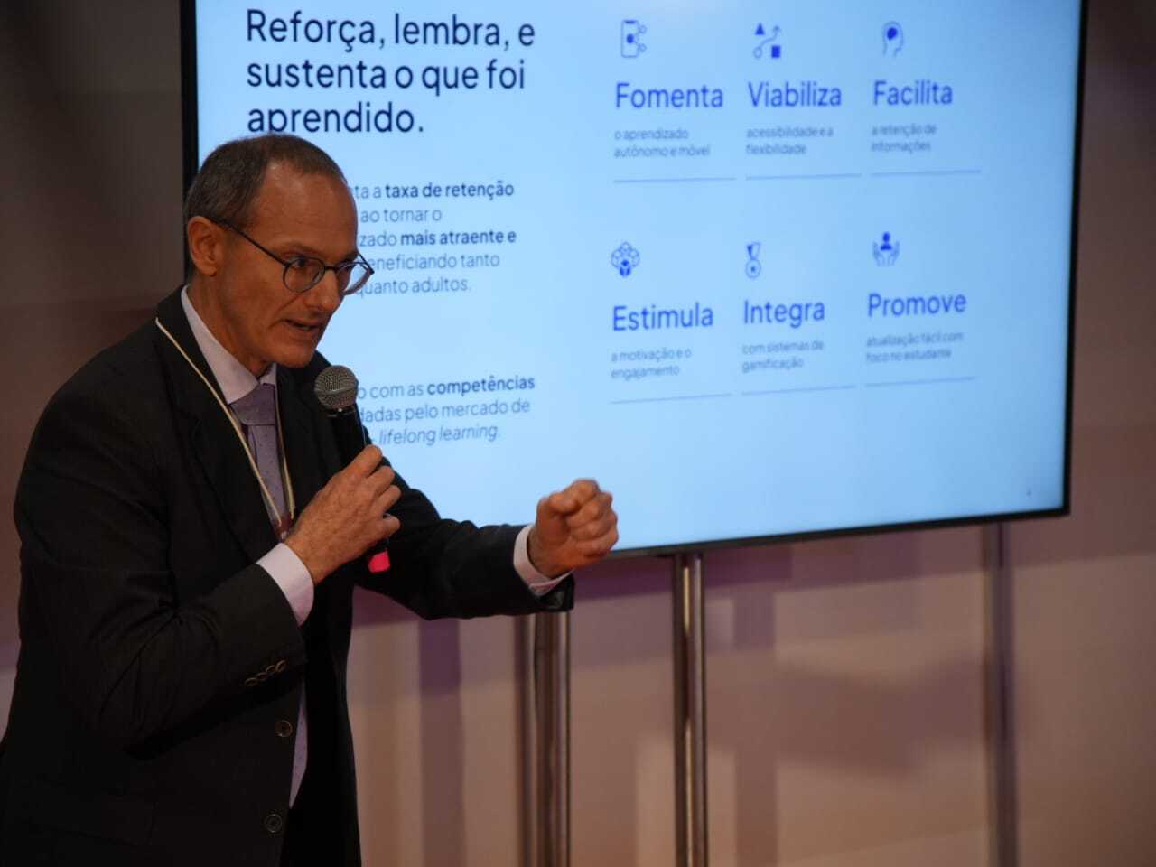 Professor Alexandre Gracioso